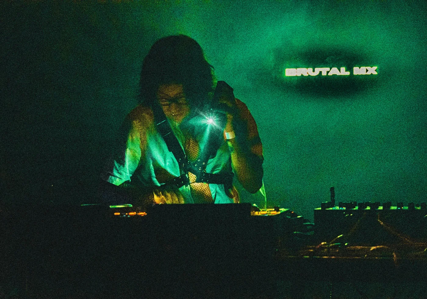 Gohtobi performing a live set under green light