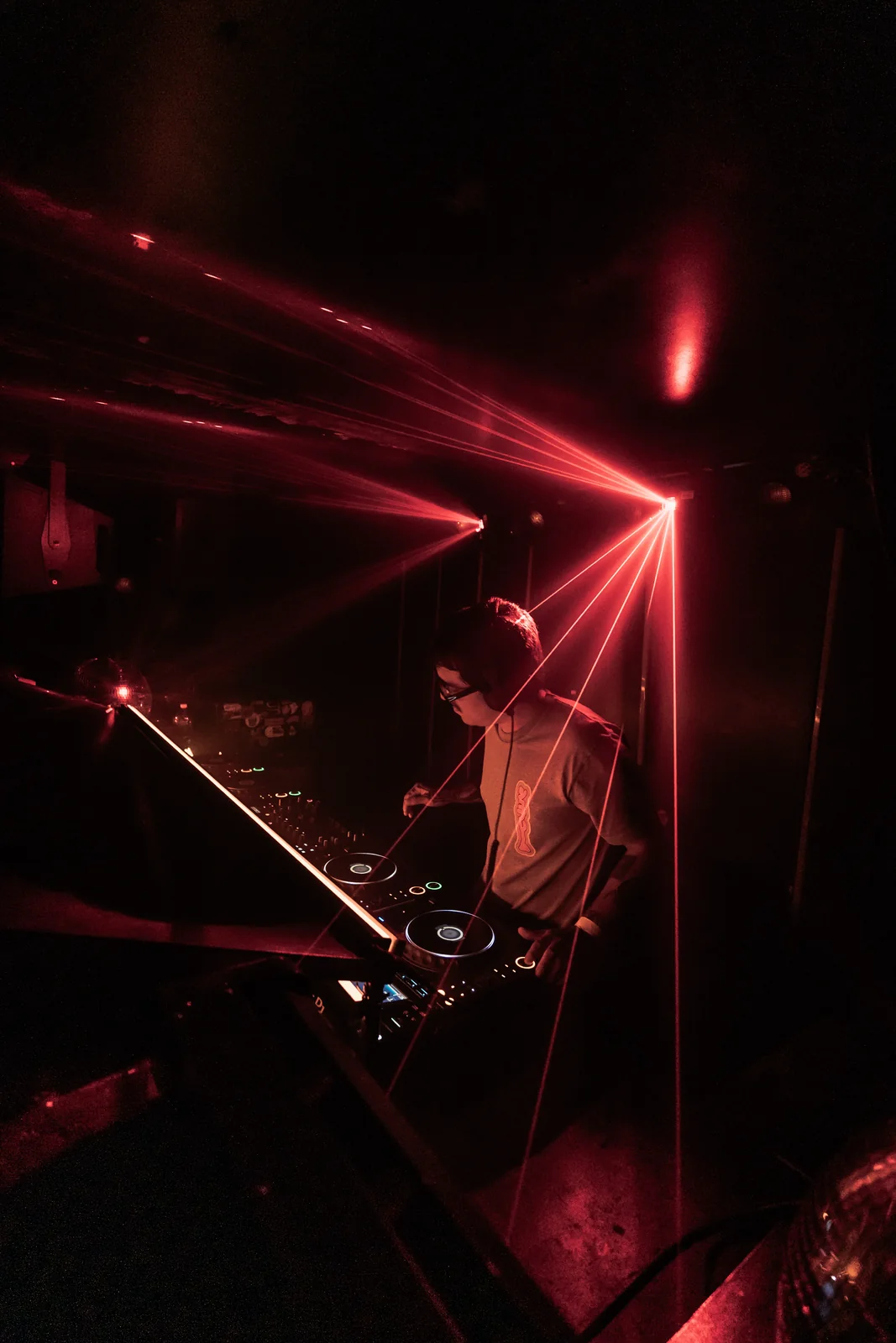 Gohtobi at the decks under coloured light