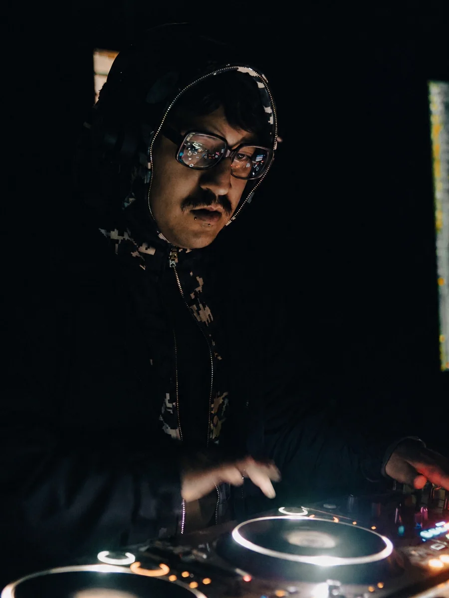 Gohtobi performing a DJ set